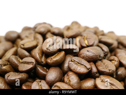 Geschlossen bis Haufen von gerösteten Kaffeebohnen mit Freiraum für Design und Text Stockfoto