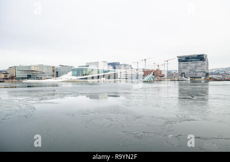 Winter kalt Blick auf Oper Oslo Munch Museum und neue Gebäude. Stockfoto