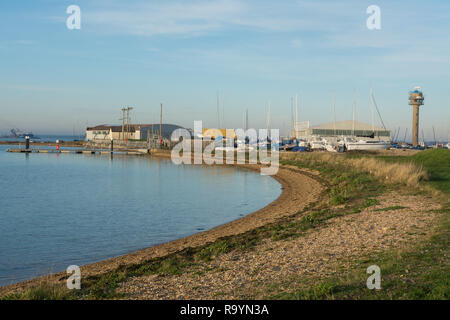 Calshot Activity Center in der historischen Hangars auf Calshot Spit durch den Solent in Hampshire, Großbritannien Stockfoto