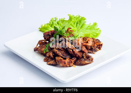 Küche und Essen, traditionelle Frittierte salzig Squid oder Tintenfisch aus Tintenfisch und gesalzen und durch den Wind und Sonne getrocknet. Eine der beliebtesten Snacks Stockfoto