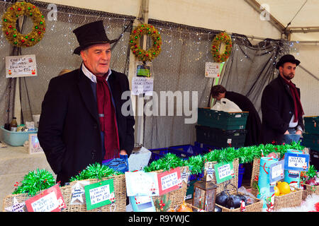 Käse Verkäufer am Lincoln Weihnachtsmarkt Lincolnshire, Großbritannien Stockfoto