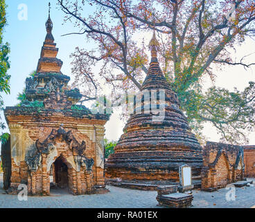 Die alten Heiligtümer der Yadana Hsemee Pagode, erstellt aus rotem Backstein und mit geschnitzten Mustern verziert, Ava (inwa), Myanmar. Stockfoto