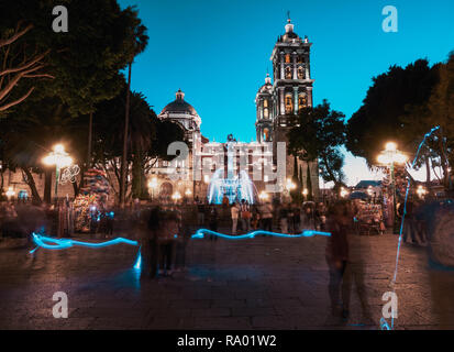 Zocalo von Puebla Marktplatz und Dom bei Nacht, Puebla de Zaragoza, Mexiko, im Dezember 3, 2018 Stockfoto