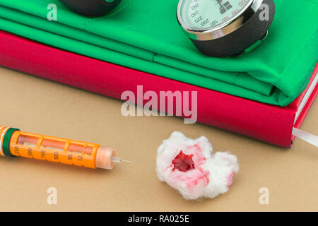 Insulin-Injektion Stift und Stethoskop, Konzept von diabetes Stockfoto