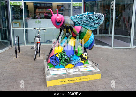 Eine Biene in der Stadt Skulpturen, Teil der Sommer 2018 Kunst im öffentlichen Raum in der Stadt Manchester, Großbritannien Stockfoto