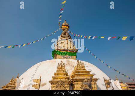 Der goldene Turm und die Kuppel von Swayambhunath Stupa, Kathmandu, Nepal Stockfoto