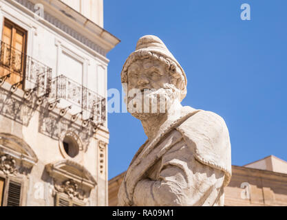 Statue Renaissance der Fontana Pretoria an der Piazza Pretoria. Arbeit des florentiner Bildhauers Francesco Camilliani. Palermo. Sizilien. Italien. Stockfoto