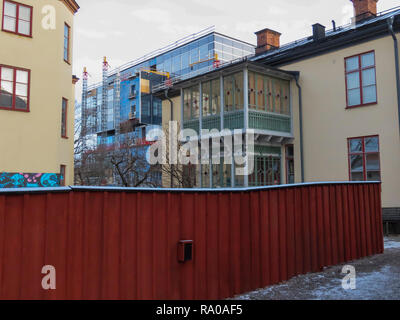 MÄLARDALEN UNIVERSITÄT neue Gebäude neben dem historischen Museum in Eskilstuna. Stockfoto