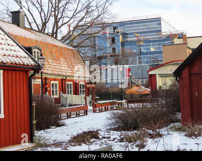 MÄLARDALEN UNIVERSITÄT neue Gebäude neben dem historischen Museum in Eskilstuna. Stockfoto