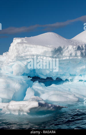 Antarktis, Antarktische Halbinsel, Gerlach Gerade, Wilhelmina Bay im Unternehmen. Stockfoto