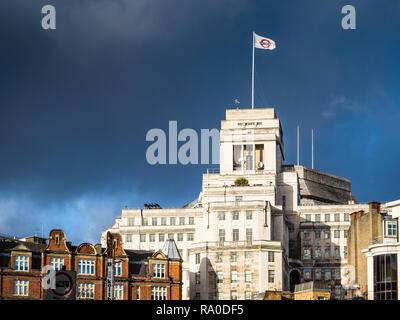 TFL London Underground Hauptsitz 55 Broadway in der Nähe von St James Park Central London. Architekt Charles Holden schloss 1929 ab. Klasse I gelistet. Stockfoto