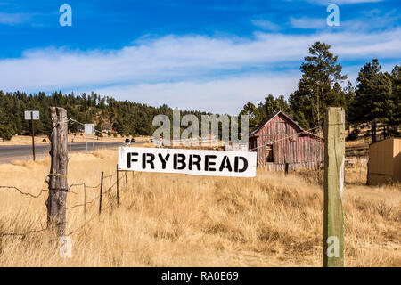 Mescalero Apache Indian Reservation frybread Zeichen, New Mexiko USA Stockfoto