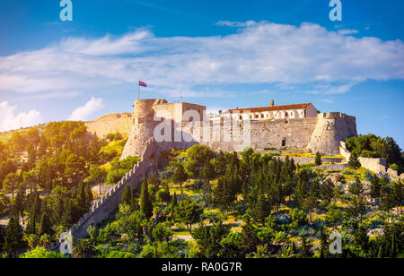 Die Festung Fortica Unternehmen (Spanische Festung Spanjola oder fortres) auf der Insel Hvar in Kroatien. Alte Festung auf der Insel Hvar in der Stadt (Zitadelle), beliebt zu Stockfoto