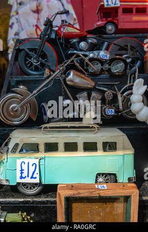 Spielzeug auf Anzeige an eine antike in Portobello Road Market Stall Stockfoto