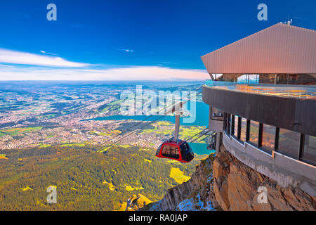 Pilatus Antenne cabelway über Klippen und den Vierwaldstättersee Landschaft, Schweiz Stockfoto