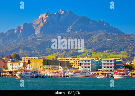 Stadt Luzern und Pilatus Bergblick vom See, Landschaft der Zentralschweiz Stockfoto