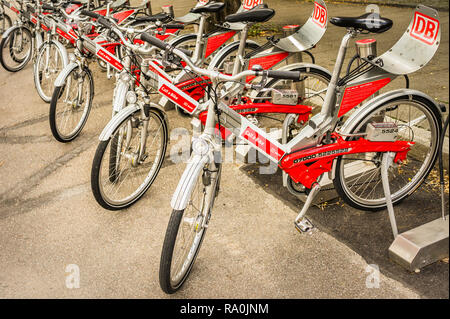 Fahrräder der mieten Sie ein Fahrrad, das von db rent-a-bike-fix mieten Stockfoto