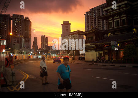 14.12.2017, Singapur, Republik Singapur, Asien-Ein Blick entlang der South Bridge Road, mit dem Buddha Zahns Tempel in Singapurs Stadtviertel C Stockfoto