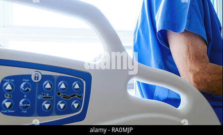 Ältere Patienten im Krankenhaus bed Stockfoto