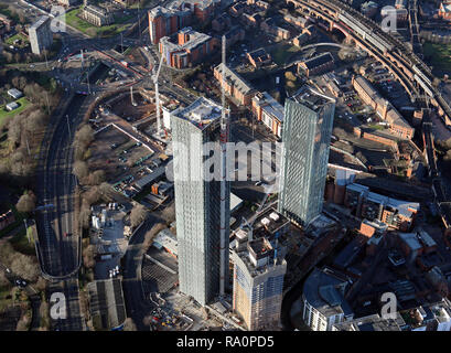 Luftaufnahme des Stadtzentrums von Manchester mit dem Deansgate Square, oder Owen Street Wolkenkratzer Entwicklung, prominent Stockfoto