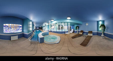 360 Grad Panorama Ansicht von MINSK, Weißrussland - Juli 14, 2016: Panorama im Innenraum luxus Swimmingpool in modernes Hotel. 360 von 180 Grad nahtlose sphärischen Panoramas in Equi