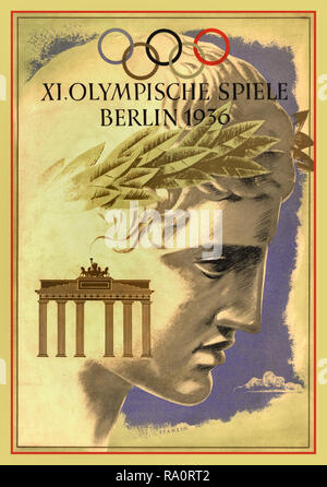 Vintage Berlin 1936 Olympia Poster mit Brandenburger Tor Griechische Athletenstatue und Olympischen Ringen, Berlin Deutschland Stockfoto