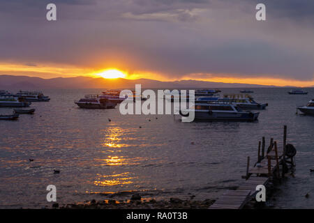 Sonnenuntergang über den Titicaca-see in Bolivien Stockfoto