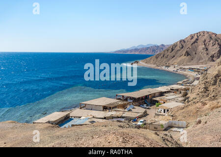 Blue Hole ist ein beliebter tauchen Lage im Osten Sinai, wenige Kilometer nördlich von Dahab, Ägypten an der Küste des Roten Meeres. Stockfoto