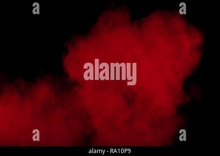 Rote Farbe pulverexplosion Cloud auf schwarzem Hintergrund Stockfoto