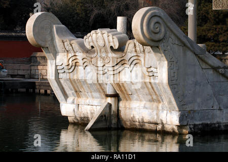 Der Stein oder Marmor Boot, 1755, Qing Dynastie. 1893 repariert, Sommerpalast, Peking. China. Boot von Reinheit und Leichtigkeit klar und friedlichen Boot. Stockfoto