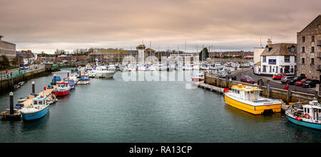 Panoramablick von Weymouth Marina von der Harbour Bridge in Dorchester, Dorset, England am 29. Dezember 2018 Stockfoto