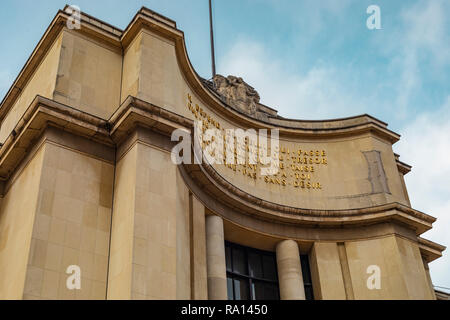 Paris, Frankreich, 27. Januar 2018: Nahaufnahme der Gebäude des Musée de l'Homme €™ am Trocadero in Paris, Frankreich. Stockfoto