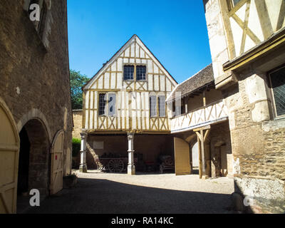 Weinmuseum in der Stadt Arles in Südfrankreich. Interessante architektonische Satz von gut erhaltenen mittelalterlichen Gebäuden und Gassen eine Tour zu machen. Stockfoto