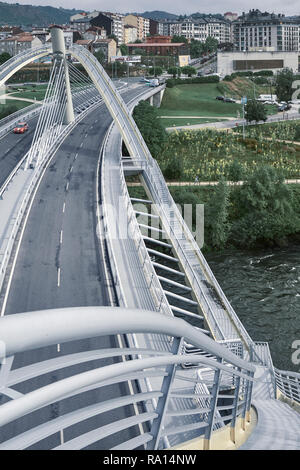 Brücke des Jahrtausends von Ourense, moderne Technik arbeiten mit Mirador, des Río Miño, Galizien, Spanien, Europa Stockfoto