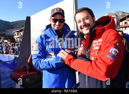 Foto LaPresse/Stefano Cavicchi 29/12/2018 Bormio, Italien politica Matteo Salvini ein Bormio pro il SuperG maschile di sci Alpino. nella Foto: Matteo Salvini con il vincitore della gara Dominik Paris Stockfoto