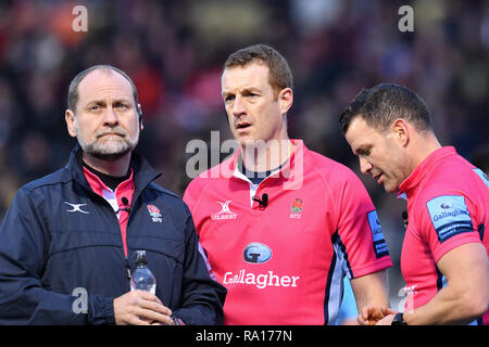 London, Großbritannien. 29 Dez, 2018. Schiedsrichter: Karl Dickson (13 Premiership Spiel) sieht auf dem Bildschirm während Gallagher Premiership Rugby Runde 11 Match zwischen Sarazenen und Worcester Warriors bei Allianz Park am Samstag, den 29. Dezember 2018. LONDON ENGLAND. (Nur redaktionelle Nutzung, eine Lizenz für die gewerbliche Nutzung erforderlich. Keine Verwendung in Wetten, Spiele oder einer einzelnen Verein/Liga/player Publikationen.) Credit: Taka G Wu/Alamy News Credit: Taka Wu/Alamy leben Nachrichten Stockfoto