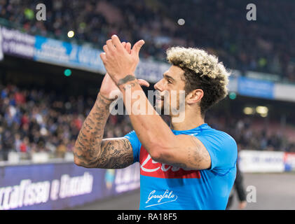 Neapel, Kampanien, Italien. 29 Dez, 2018. Malcuit des SSC Napoli gesehen Gruß die Fans nach dem Spiel zwischen SSC Napoli und FC Bologna San Paolo Stadions. Credit: Ernesto Vicinanza/SOPA Images/ZUMA Draht/Alamy leben Nachrichten Stockfoto