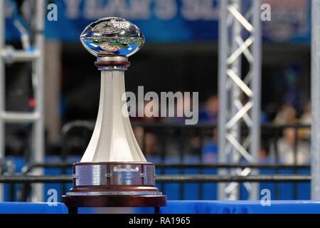 Atlanta, GA, USA. 29 Dez, 2018. Das Peach Bowl Trophäe, nachdem die Küken-fil-ein Pfirsich-schüssel bei Mercedes-Benz-Stadion in Atlanta, GA. (Scott Kinser/Cal Sport Media) Credit: Csm/Alamy leben Nachrichten Stockfoto