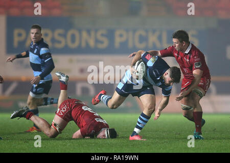 Llanelli, Wales, UK. 29. Dezember 2018. Kirby Myhilli der Cardiff Blues © in Aktion. Scarlets v Cardiff Blues Rugby, Guinness Pro 14 im Parc y in Llanelli Scarlets, South Wales am Samstag, den 29. Dezember 2018. Bild von Andrew Obstgarten/Andrew Orchard sport Fotografie/Alamy leben Nachrichten Stockfoto