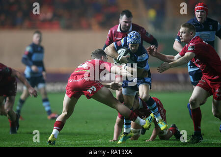 Llanelli, Wales, UK. 29. Dezember 2018. Matthew Morgan von der Cardiff Blues © in Aktion. Scarlets v Cardiff Blues Rugby, Guinness Pro 14 im Parc y in Llanelli Scarlets, South Wales am Samstag, den 29. Dezember 2018. Bild von Andrew Obstgarten/Andrew Orchard sport Fotografie/Alamy leben Nachrichten Stockfoto