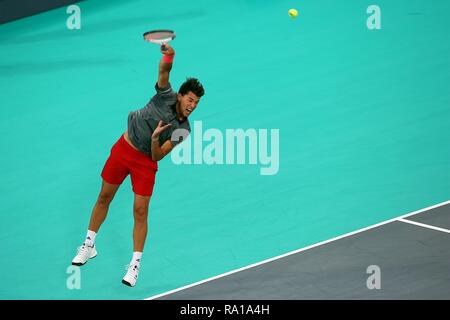 Abu Dhabi, Vereinigte Arabische Emirate (VAE). 29 Dez, 2018. Dominic Thiem von Österreich in Aktion während seinem Match gegen Karen Khachanov Russlands an die 2018 Mubadala World Tennis Meisterschaft in Abu Dhabi, den Vereinigten Arabischen Emiraten (VAE), Dez. 29, 2018. Dominic Thiem verloren 1-2. Credit: Mahmoud Khaled/Xinhua/Alamy leben Nachrichten Stockfoto