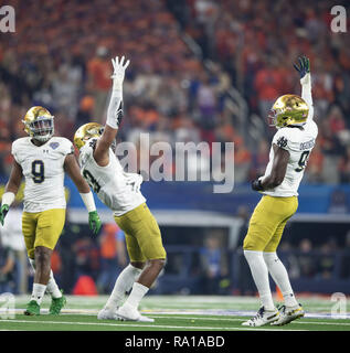 Arlington, Texas, USA. 29 Dez, 2018. Notre Dame Spieler begeistert von den Spielen. Credit: Hoss McBain/ZUMA Draht/Alamy leben Nachrichten Stockfoto