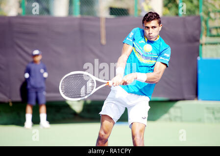 Pune, Indien. Zum 30. Dezember 2018. Thiago Monteiro von Brasilien in Aktion in der letzten Runde des Qualifyings Konkurrenz singles bei Tata Open Maharashtra ATP Tennis Turnier in Pune, Indien. Credit: karunesh Johri/Alamy leben Nachrichten Stockfoto