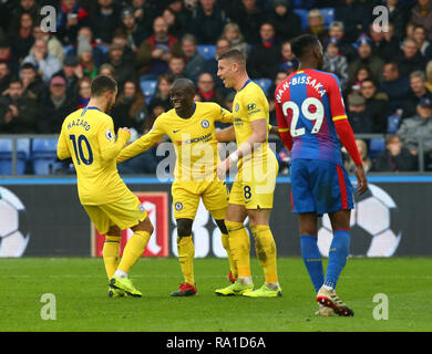 London, Großbritannien. Zum 30. Dezember 2018. Chelsea's N'Golo Kante zählen seine Seiten erstes Ziel feiert während der Premier League zwischen Crystal Palace und Chelsea an Selhurst Park Stadium, London, England am 30. Dez 2018. Kredit Aktion Foto Sport FA Premier League und der Football League Bilder unterliegen dem DataCo Lizenz. Redaktionelle Verwendung nur. Kein Print Sales. Keine persönlichen Gebrauch. Credit: Aktion Foto Sport/Alamy Live News Credit: Aktion Foto Sport/Alamy leben Nachrichten Stockfoto