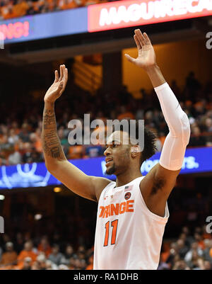 Syracuse, USA. 29 Dez, 2018. Syrakus sophomore vorwärts Oshae Brissett (11) reagiert, in der zweiten Hälfte des Spiels. Die syracuse Orange besiegte die St. Bonaventure Bonnies 81-47 an der Carrier Dome in Syracuse, NY. Foto von Alan Schwartz/Cal Sport Media/Alamy leben Nachrichten Stockfoto