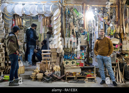 Erbil, Irak. 18 Dez, 2018. Händler bieten ihre Waren an das erbil Basar. Credit: Jens Büttner/dpa-Zentralbild/ZB/dpa/Alamy leben Nachrichten Stockfoto