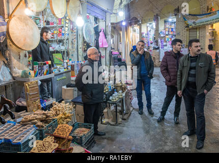 Erbil, Irak. 18 Dez, 2018. Händler bieten ihre Waren an das erbil Basar. Credit: Jens Büttner/dpa-Zentralbild/ZB/dpa/Alamy leben Nachrichten Stockfoto