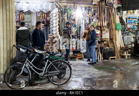 Erbil, Irak. 18 Dez, 2018. Händler bieten ihre Waren an das erbil Basar. Credit: Jens Büttner/dpa-Zentralbild/ZB/dpa/Alamy leben Nachrichten Stockfoto