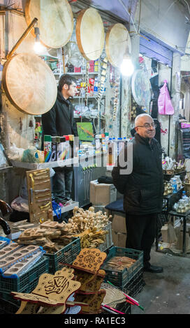 Erbil, Irak. 18 Dez, 2018. Händler bieten ihre Waren an das erbil Basar. Credit: Jens Büttner/dpa-Zentralbild/ZB/dpa/Alamy leben Nachrichten Stockfoto