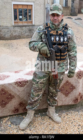 Erbil, Irak. 18 Dez, 2018. Bewaffnete Sicherheitskräfte sichern die Zitadelle von Arbil. Die Zitadelle ist ein UNESCO-Weltkulturerbe seit 2014. Credit: Jens Büttner/dpa-Zentralbild/ZB/dpa/Alamy leben Nachrichten Stockfoto